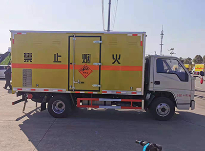 鹰潭爆破器材运输车技术升级与安全合规新趋势
